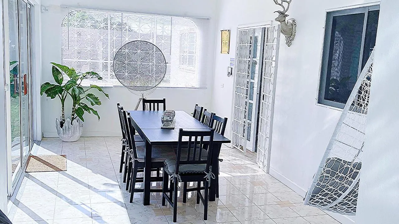 Attalia Villa Runaway Bay